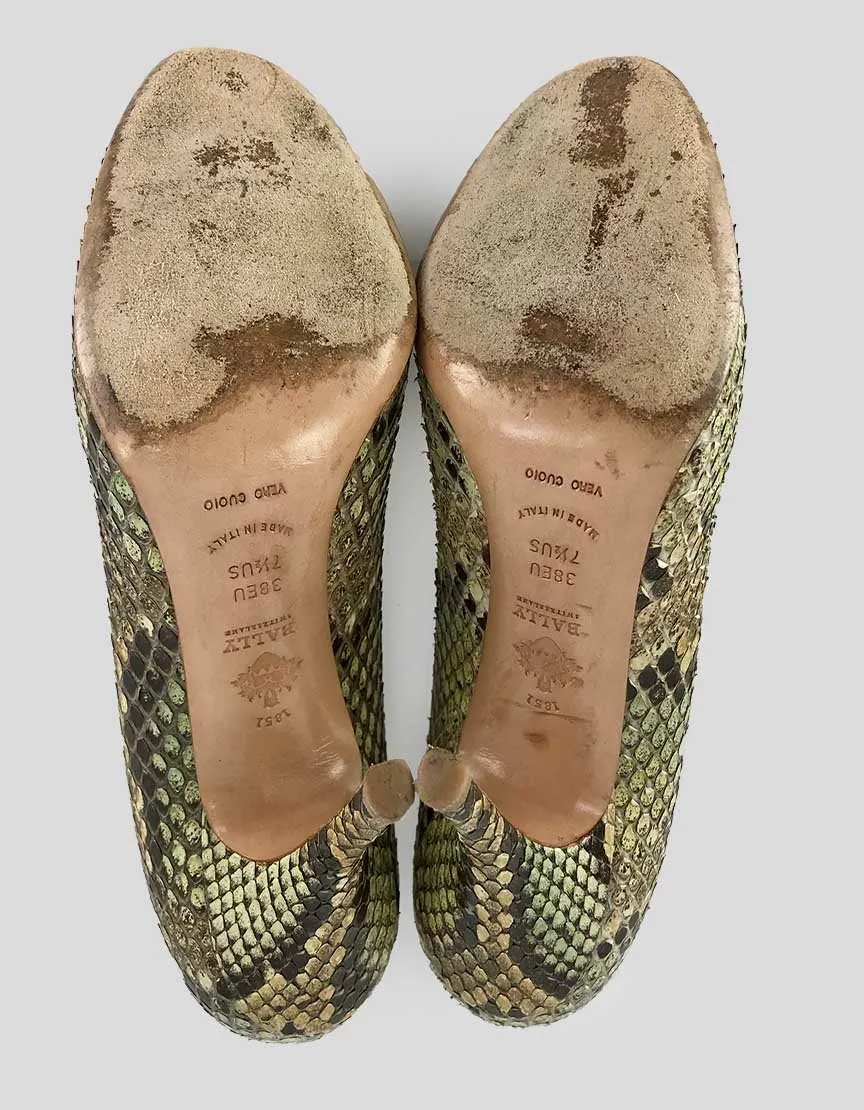 Bally Closed Toe Snakeskin Pumps 38 Eu 7.5 US